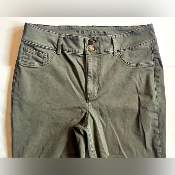 M Jeans by Maurices Dusty Olive Green High Rise Women's Jeans Large Short - Picture 2 of 16